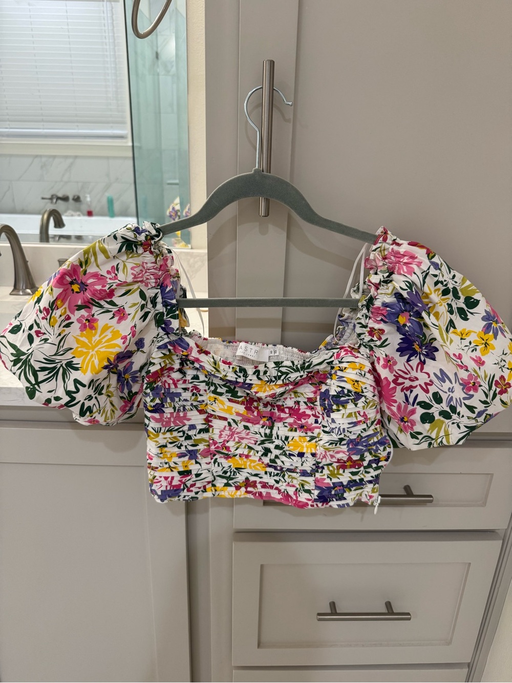 Astr Floral Puff-Sleeve Smocked Crop Top - White Multi